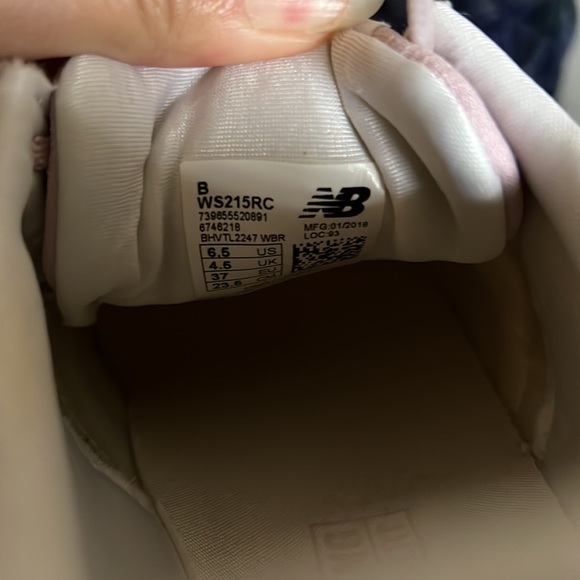 New balance pink sneakers size 6.5 - Picture 4 of 4